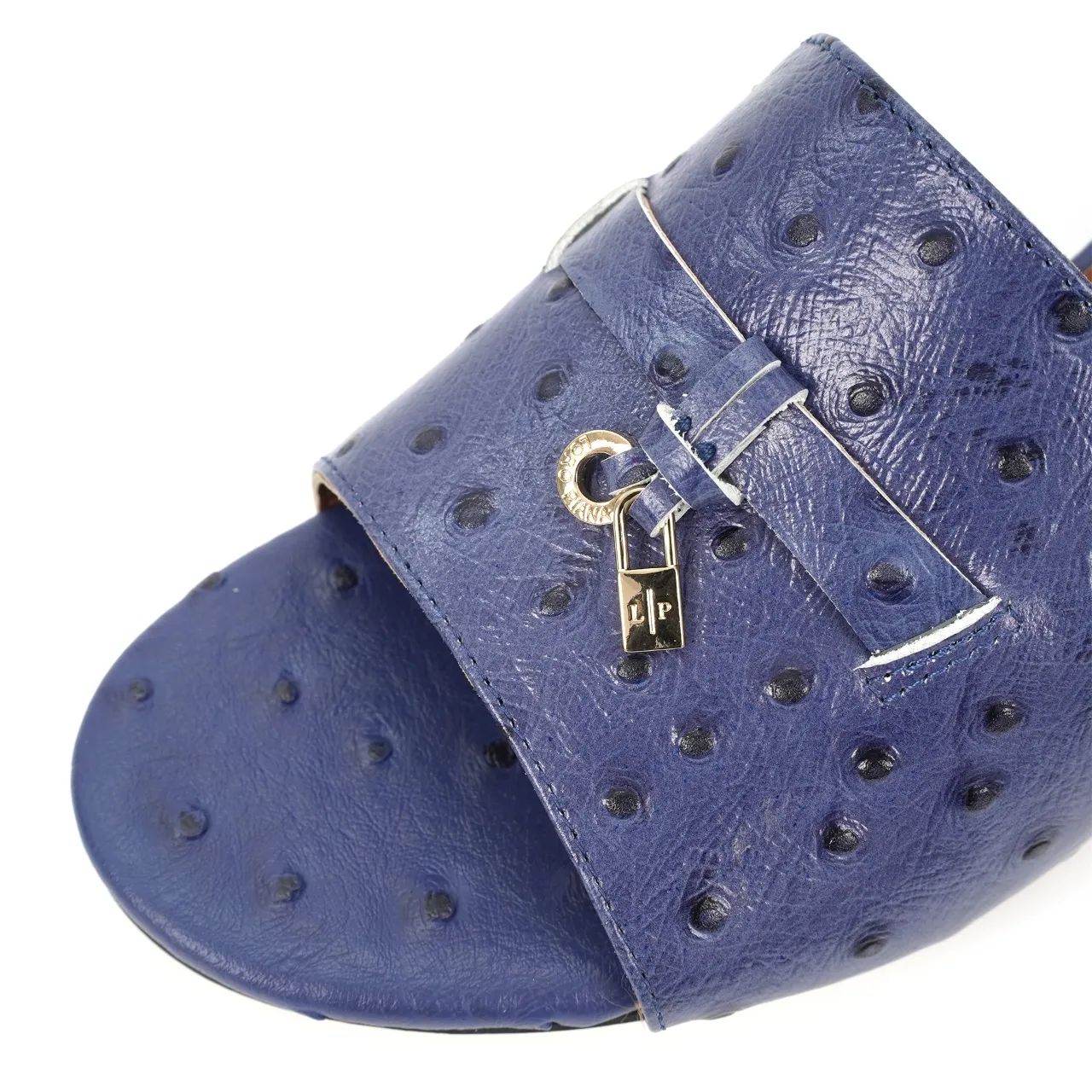 👟👟Ex-factory price 440👟👟 Genuine leather sole +30 suede sheepskin slippers with a strap decorated with Loro Piana My Charms charms and decorated with tone-on-tone stitching. Sophisticated and feminine, it pairs well with both city and resort looks. For those looking for an elegant upgrade, the summer glamor slipper is known for its slim open-back silhouette. size: 35-44 (custom-made sizes 43 and 44 are non-returnable) Upper: imported suede sheep leather (sheep), cowhide ostrich pattern, cowhide snake pattern Lining: imported high-grade mixed sheep silk Heel height: 5.5CM